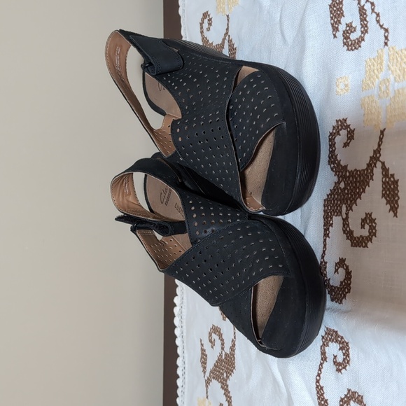 Clarks Shoes - Sz 8 Clark's Black Wedge Sandals
